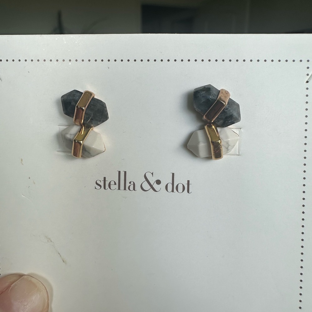 2 pairs of studs